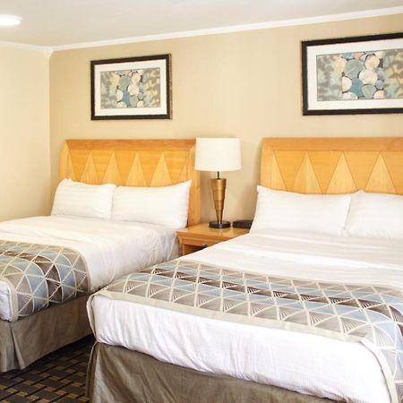 Mount Royal Inn Adams Bagian luar foto