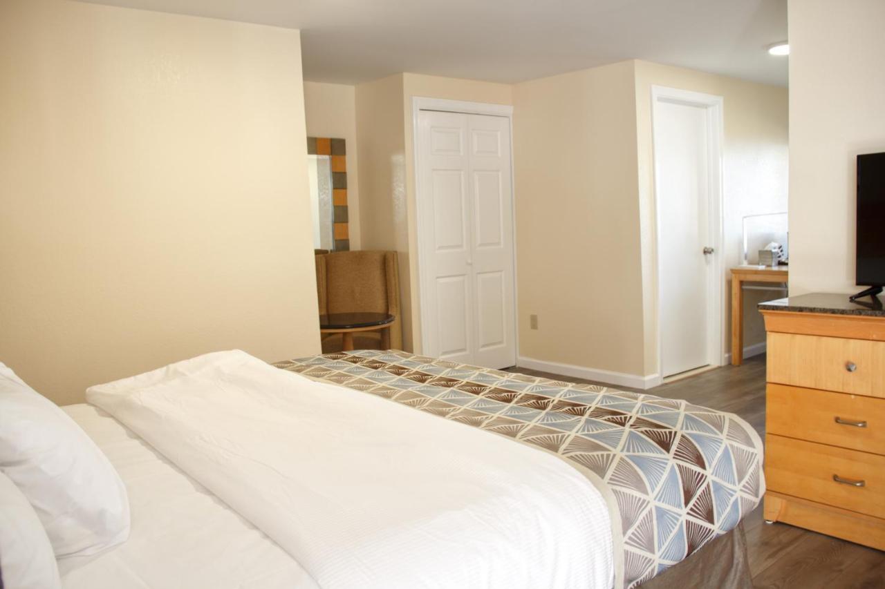 Mount Royal Inn Adams Bagian luar foto